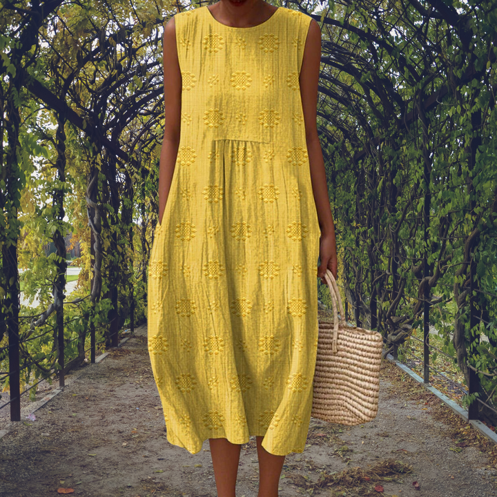 Kira | Elegant Sleeveless Dress with Pockets